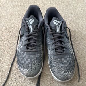 GREAT CONDITION NIKE KOBE BRYANT BASKETBALL SHOES SZ 13